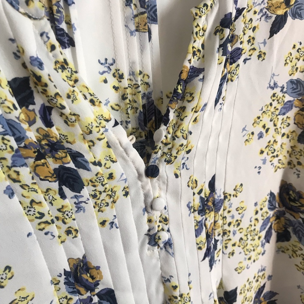 DALIA floral print blouse.